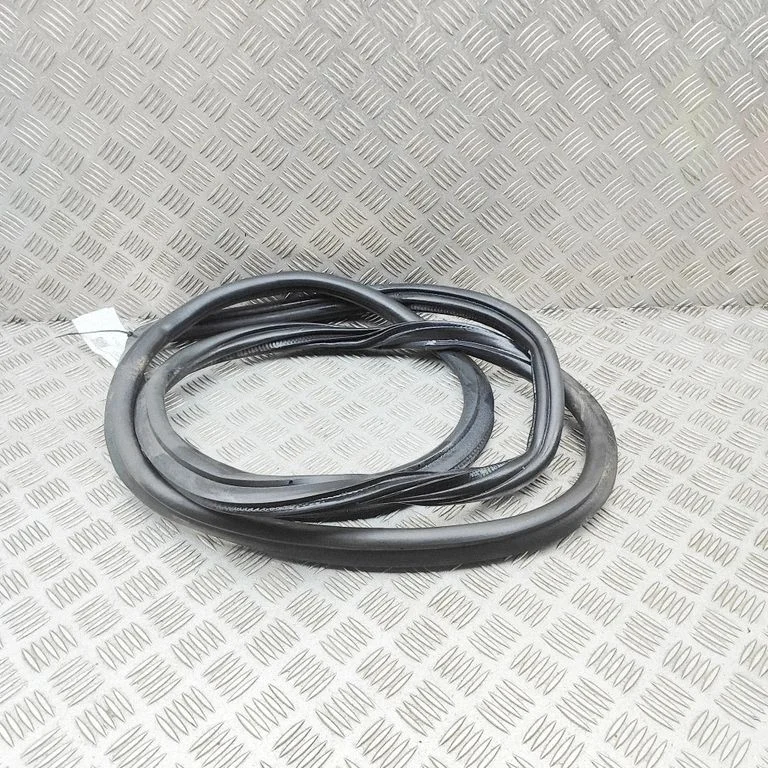 Loading door rubber seal (on body) 95C827705B