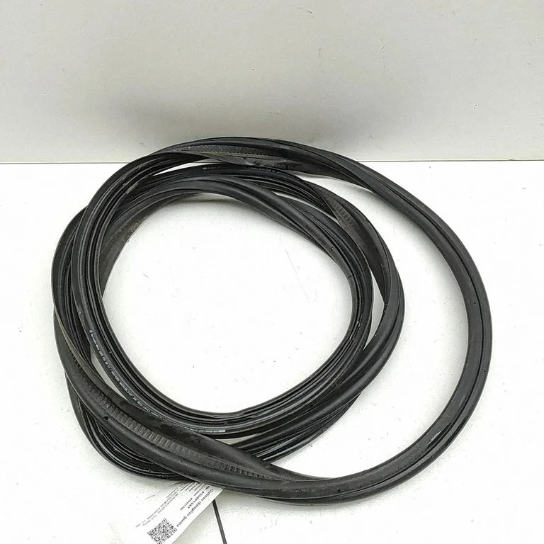 Bagāžnieka blīvgumija (uz virsbūves) A2537402901