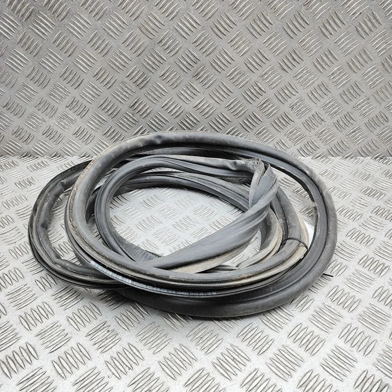 Loading door rubber seal (on body) 7397317