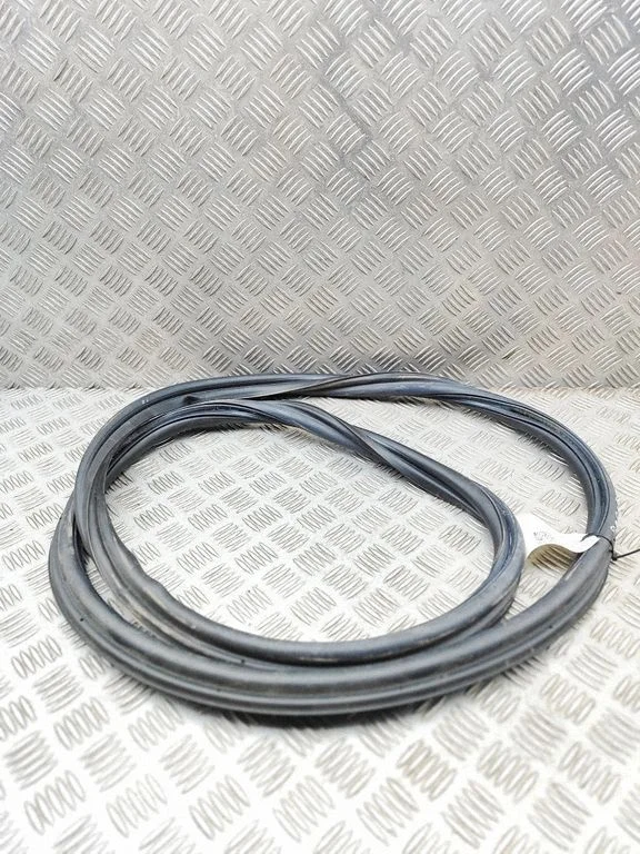 Loading door rubber seal (on body) 172856400C