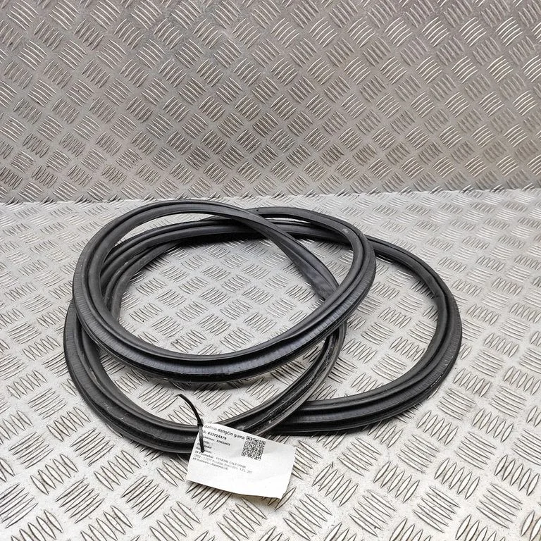 Loading door rubber seal (on body) 069773500