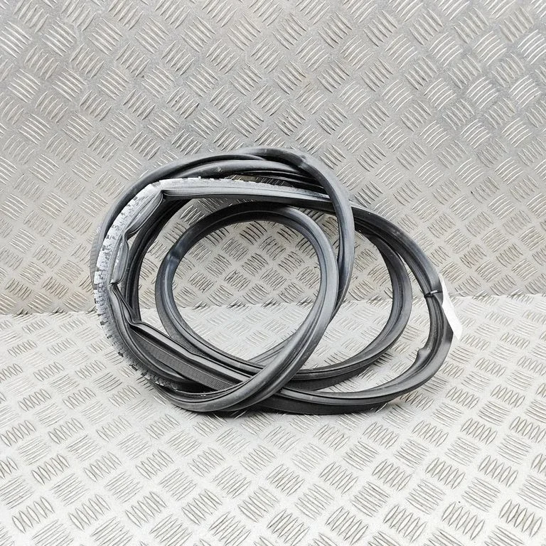 Laadimisukse tihend (kere pool) 6W83438A00AE