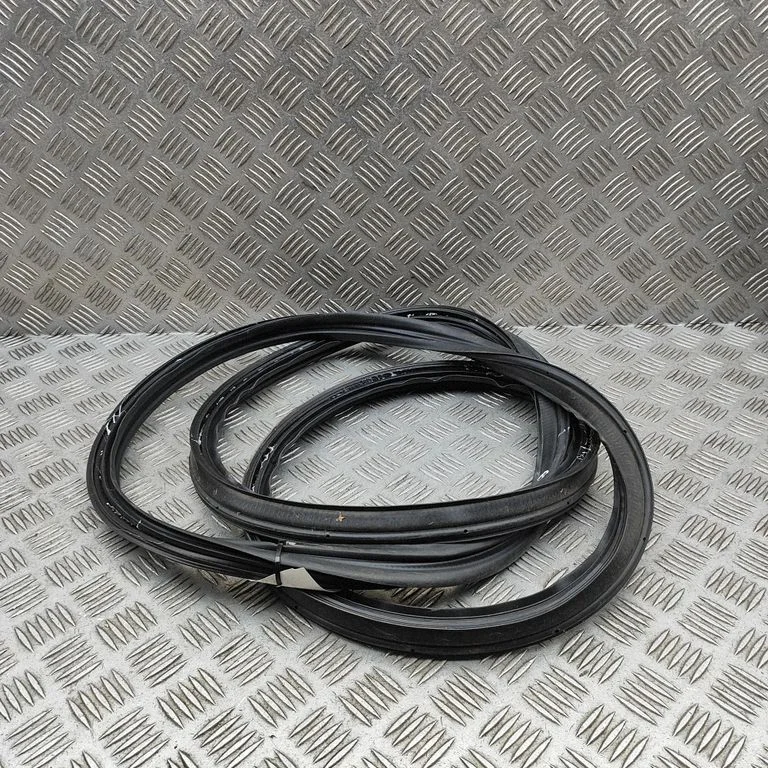 Loading door rubber seal (on body) BCKP62761A