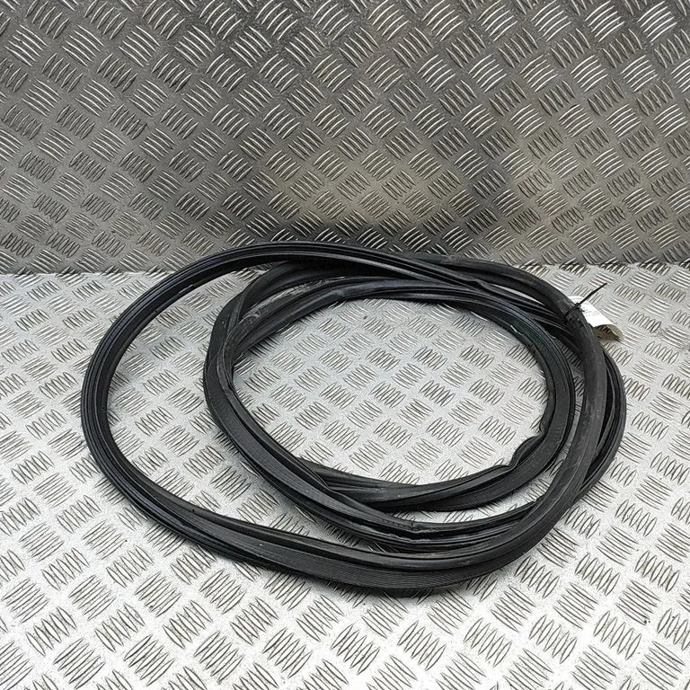 Loading door rubber seal (on body) 6W83438A00AE