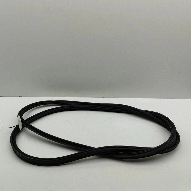 Bagāžnieka blīvgumija (uz virsbūves) 8B9827705