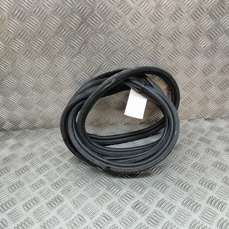 Loading door rubber seal (on body) A2937402700