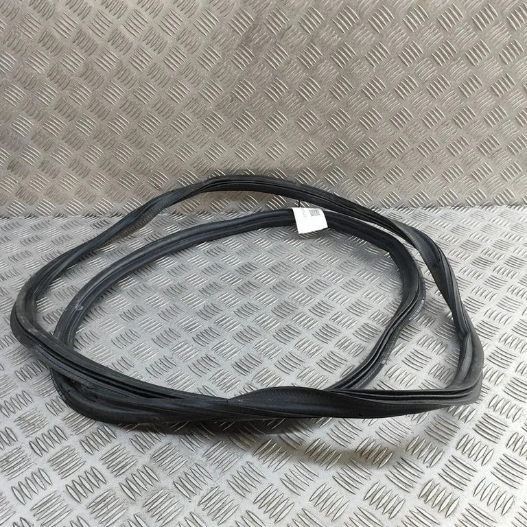 Bagāžnieka blīvgumija (uz virsbūves) 5LG827705D