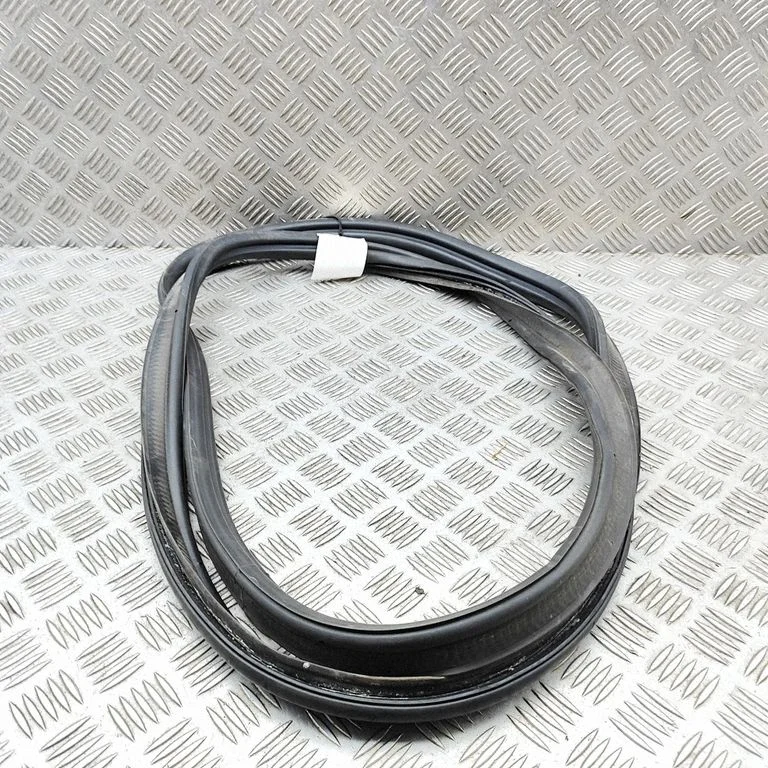 Loading door rubber seal (on body) – Volvo S90, V90 (2016-)