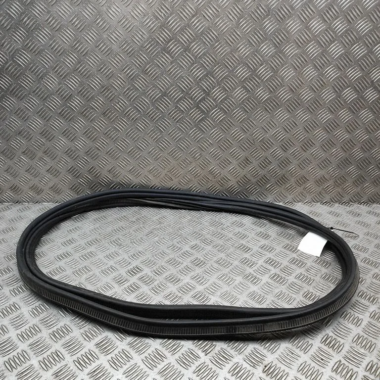 Bagāžnieka blīvgumija (uz virsbūves) 4M8827705B