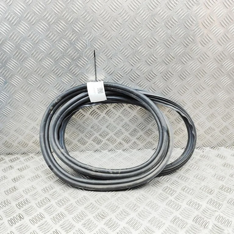 Bagāžnieka blīvgumija (uz virsbūves) A2477403600