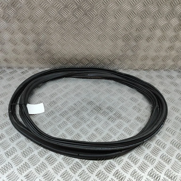 Loading door rubber seal (on body) 9839897080