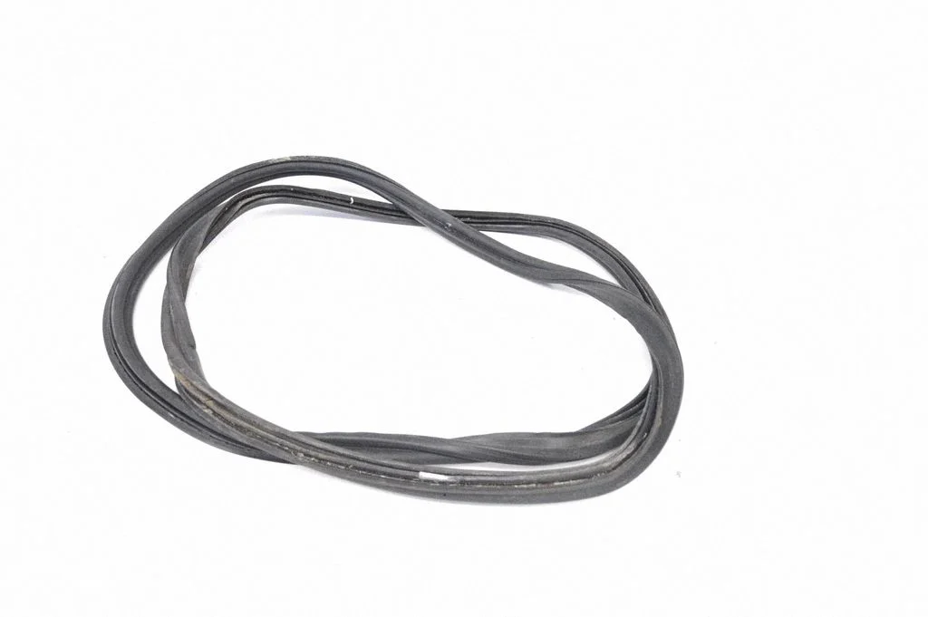 Bagāžnieka blīvgumija (uz virsbūves) A2517400078