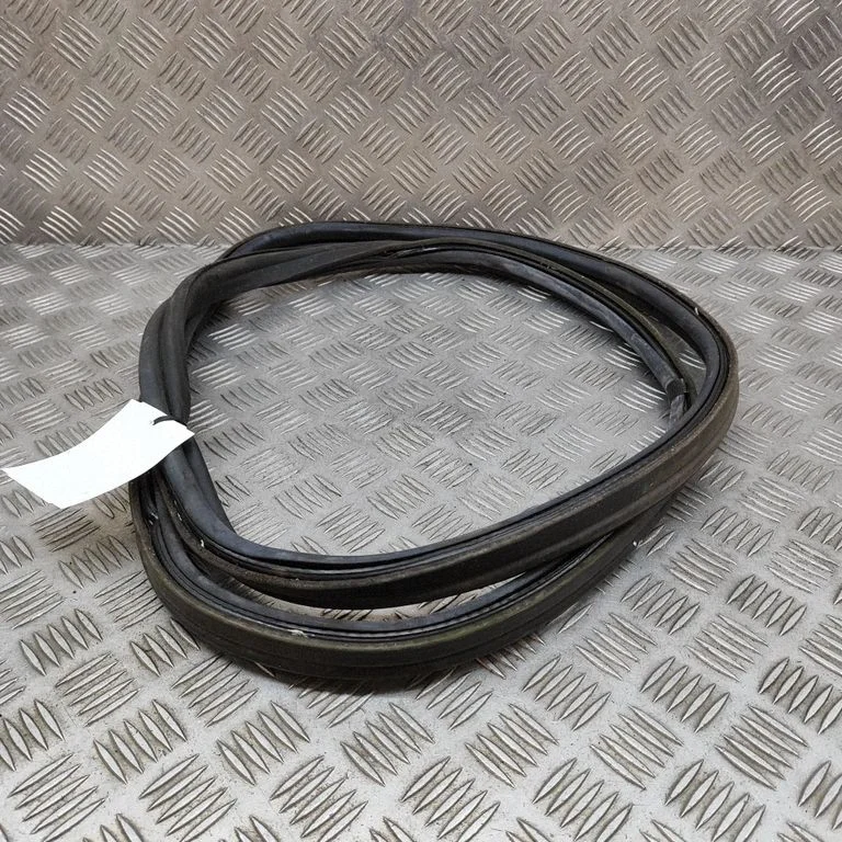 Loading door rubber seal (on body) 98651261100