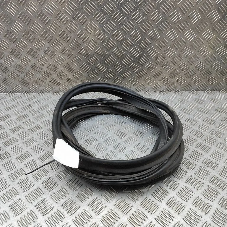 Laadimisukse tihend (kere pool) 4K9827705D