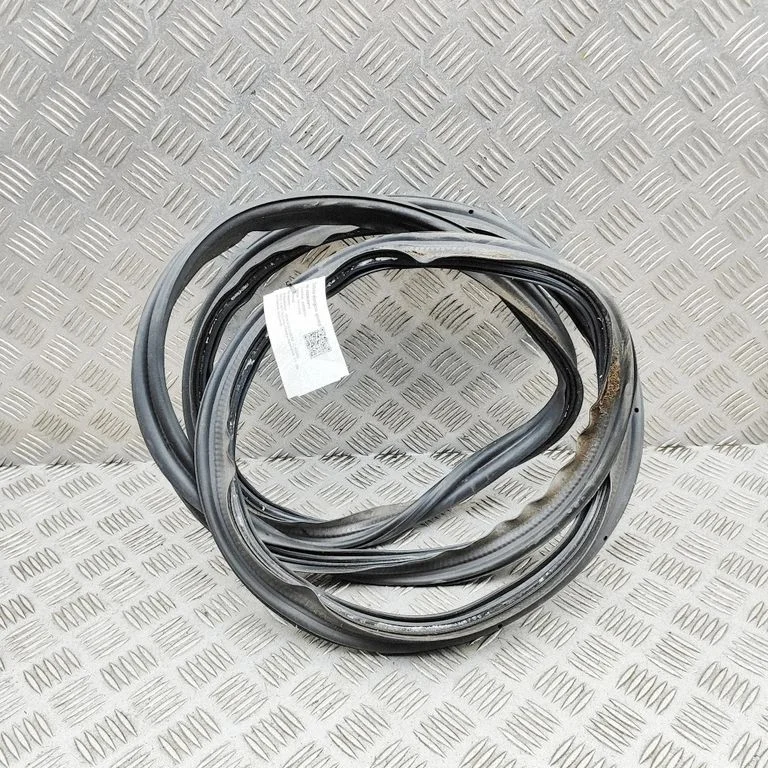Bagāžnieka blīvgumija (uz virsbūves) A2057503300