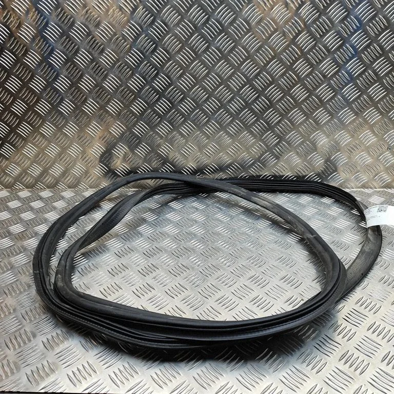 Loading door rubber seal (on body) 2GM827705C