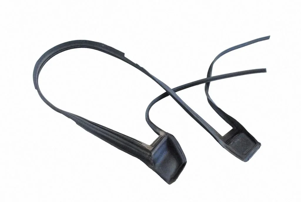 Loading door rubber seal (on body) 104851100C