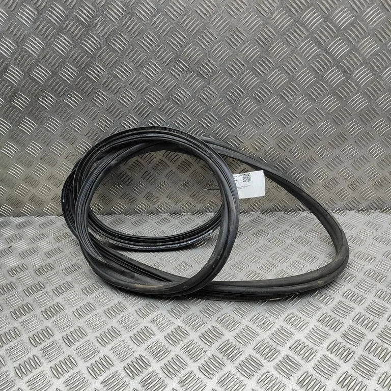 Bagāžnieka blīvgumija (uz virsbūves) A2477403500