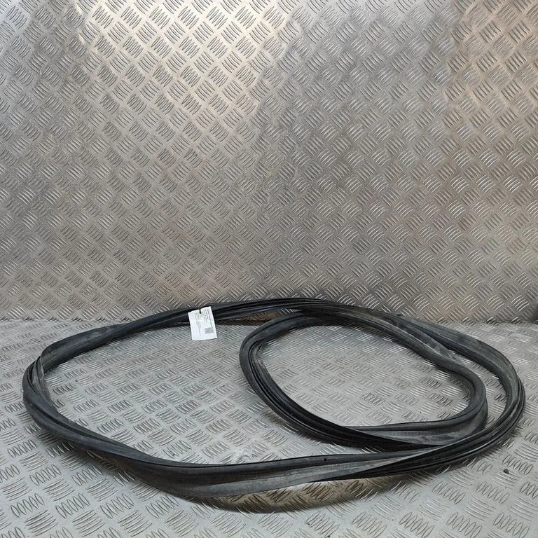 Loading door rubber seal (on body) – Volvo S90, V90 (2016-)