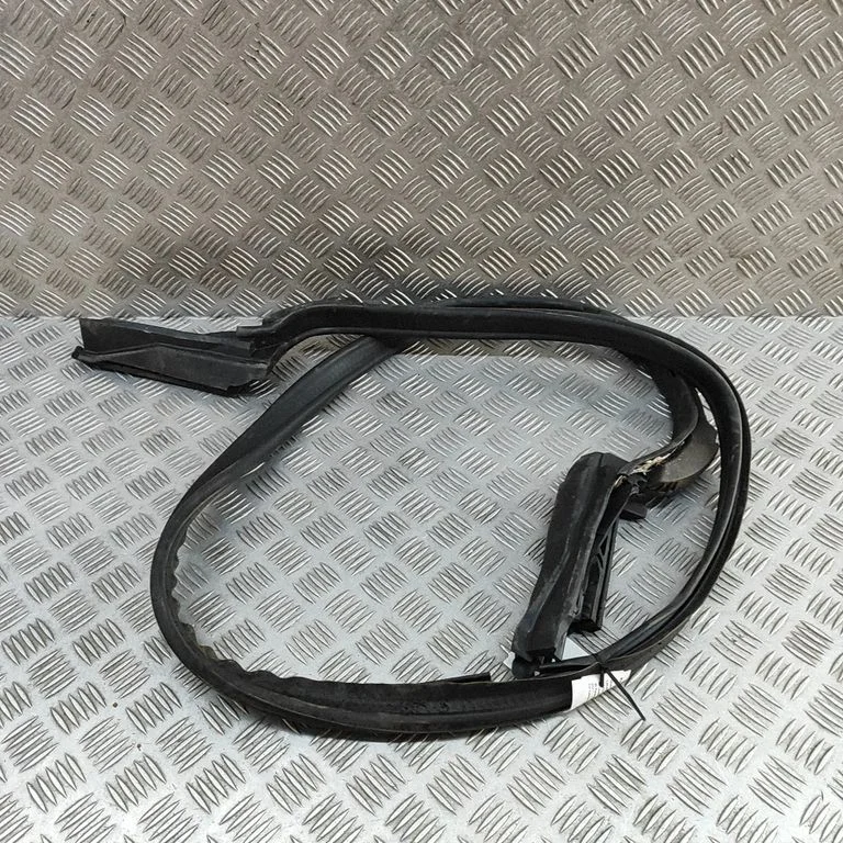 Loading door rubber seal (on body) A2387503600