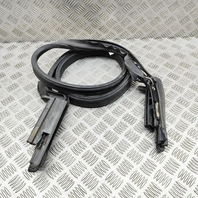 Loading door rubber seal (on body) A2387503600
