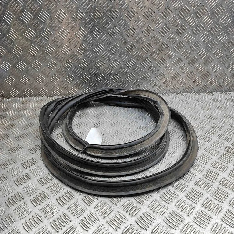 Loading door rubber seal (on body) SC2E5407115