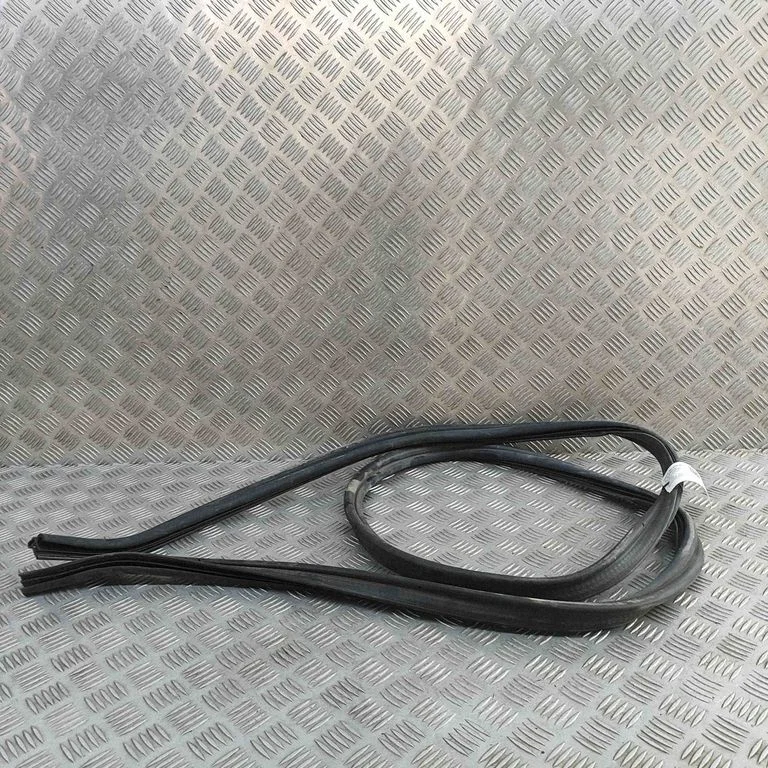 Loading door rubber seal (on body) – Renault Megane III (2009-2016)