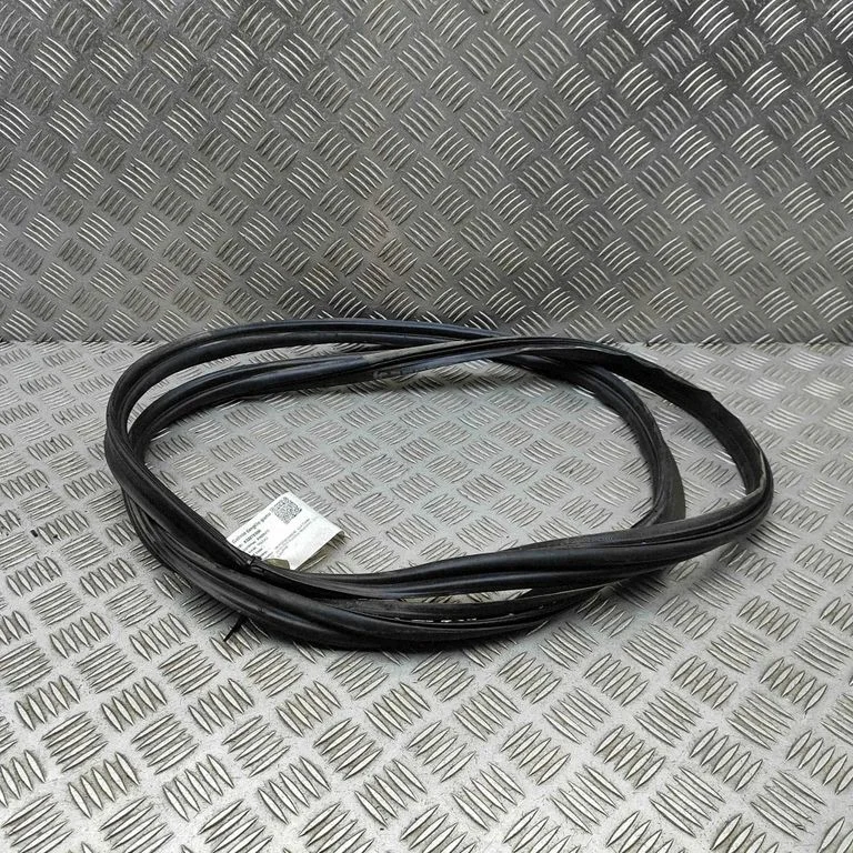 Bagāžnieka blīvgumija (uz virsbūves) A1176930200