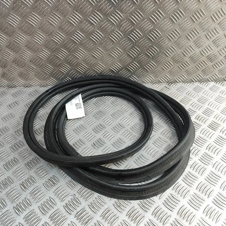 Bagāžnieka blīvgumija (uz virsbūves) 9450458