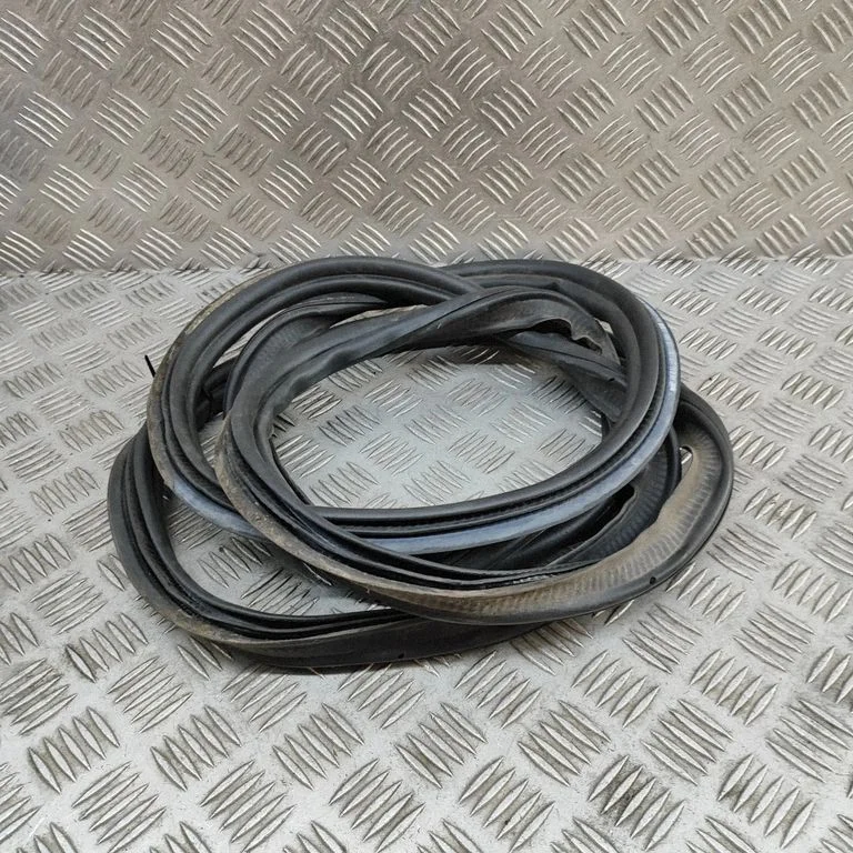 Loading door rubber seal (on body) 658827705