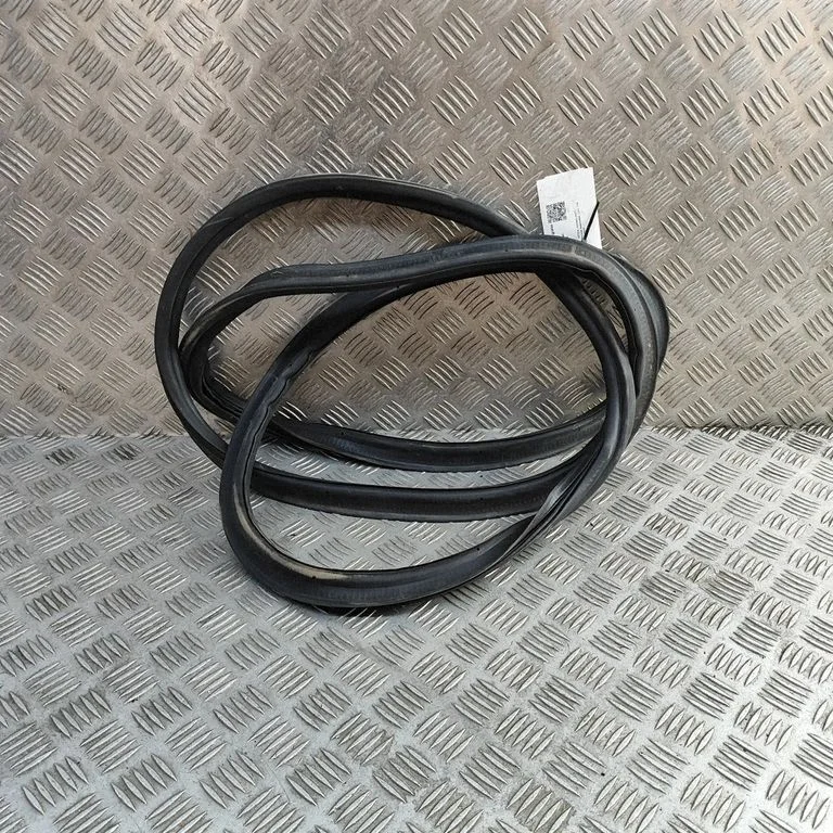Bagāžnieka blīvgumija (uz virsbūves) 565827705B