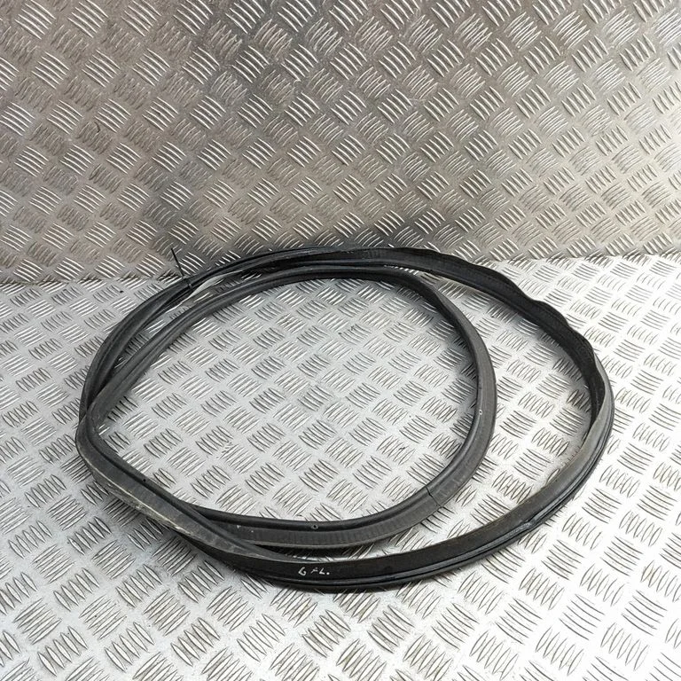 Laadimisukse tihend (kere pool) 4G5827705D