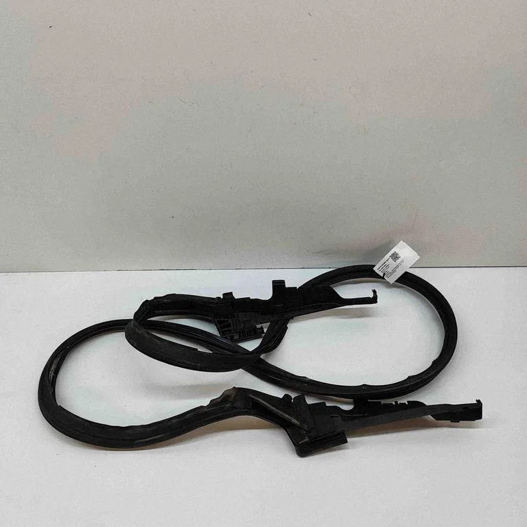 Loading door rubber seal (on body) A1727500800