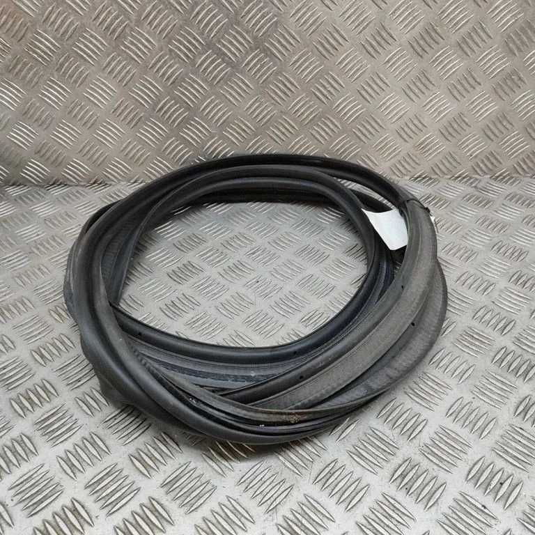 Loading door rubber seal (on body)