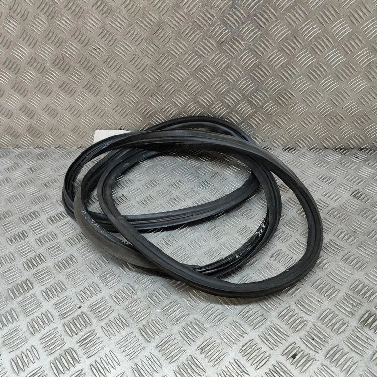 Laadimisukse tihend (kere pool) DN4E62761C