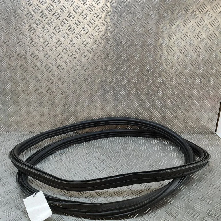 Uszczelka drzwi ładunkowych (na karoserii) LJ6Z78404A06G
