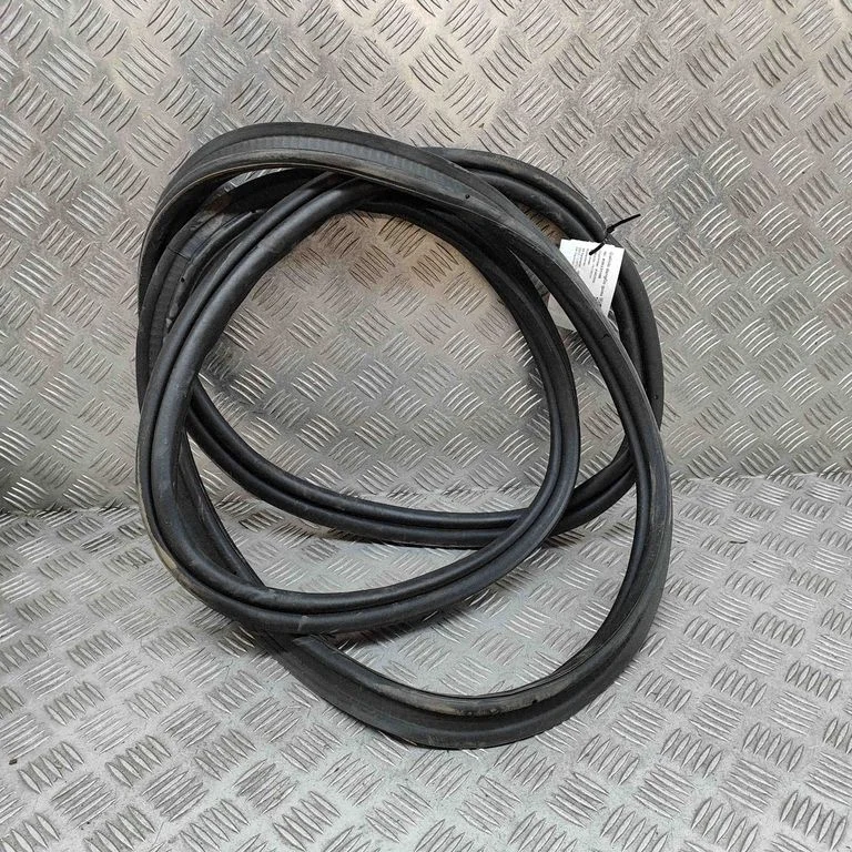 Laadimisukse tihend (kere pool) A1667400178