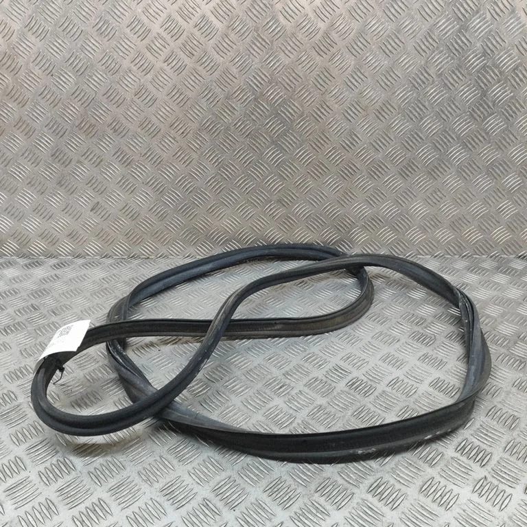 Laadimisukse tihend (kere pool) A1767400178