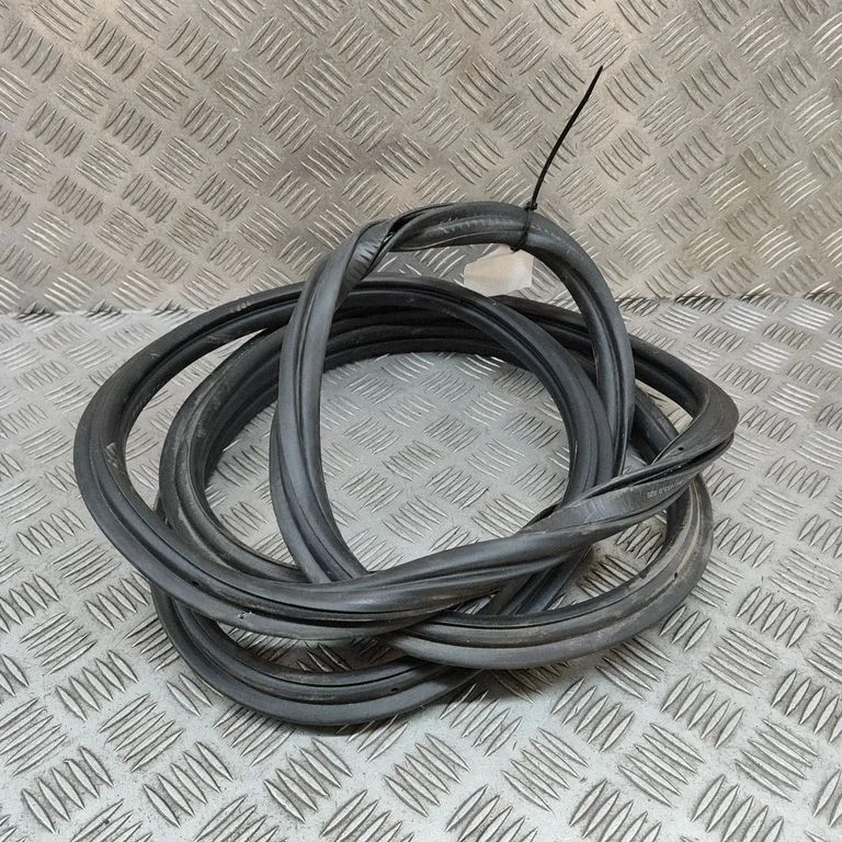 Bagāžnieka blīvgumija (uz virsbūves) 971827705