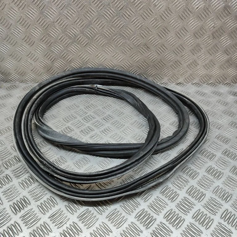 Loading door rubber seal (on body) 9854893