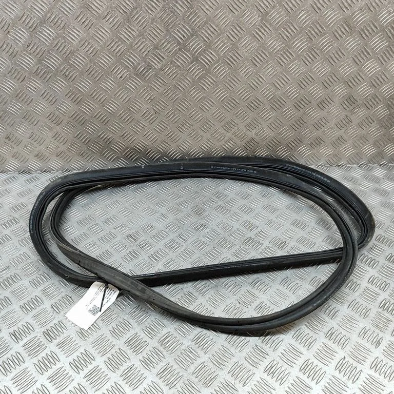 Loading door rubber seal (on body) 8W9827705B