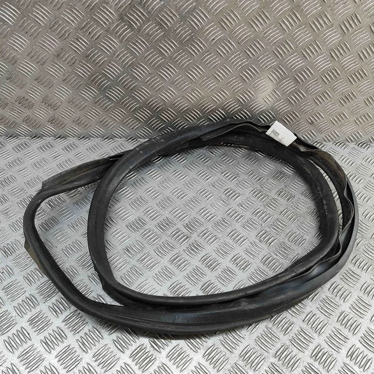 Loading door rubber seal (on body) A2167500598