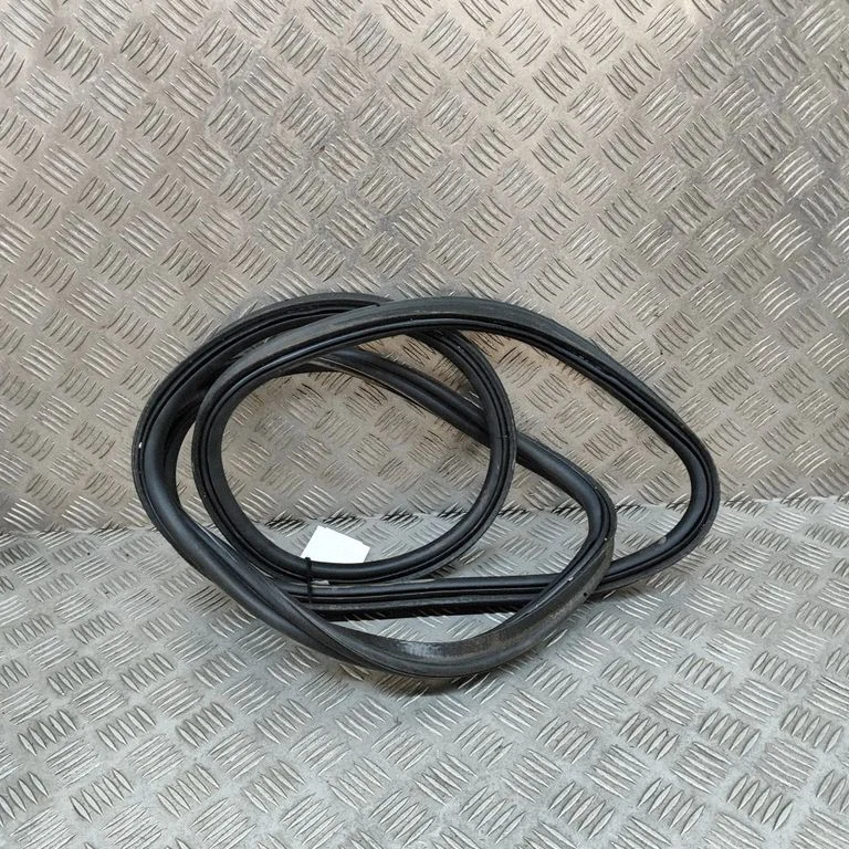 Bagāžnieka blīvgumija (uz virsbūves) 9465400