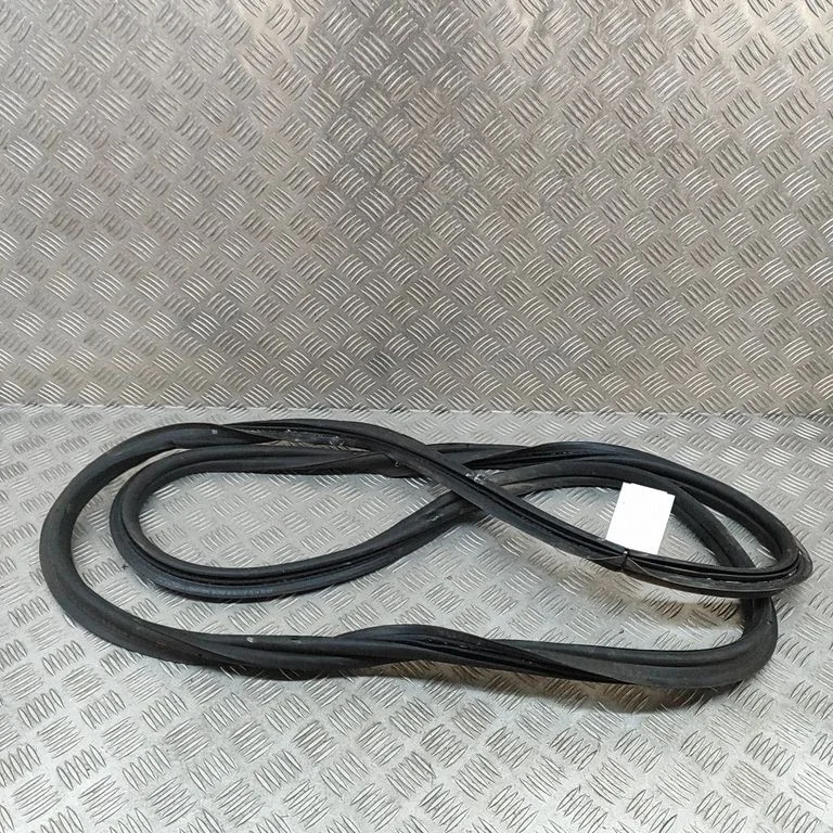 Loading door rubber seal (on body) A1677408200