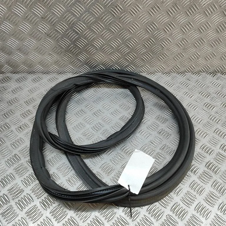 Bagāžnieka blīvgumija (uz virsbūves) 81761R2000