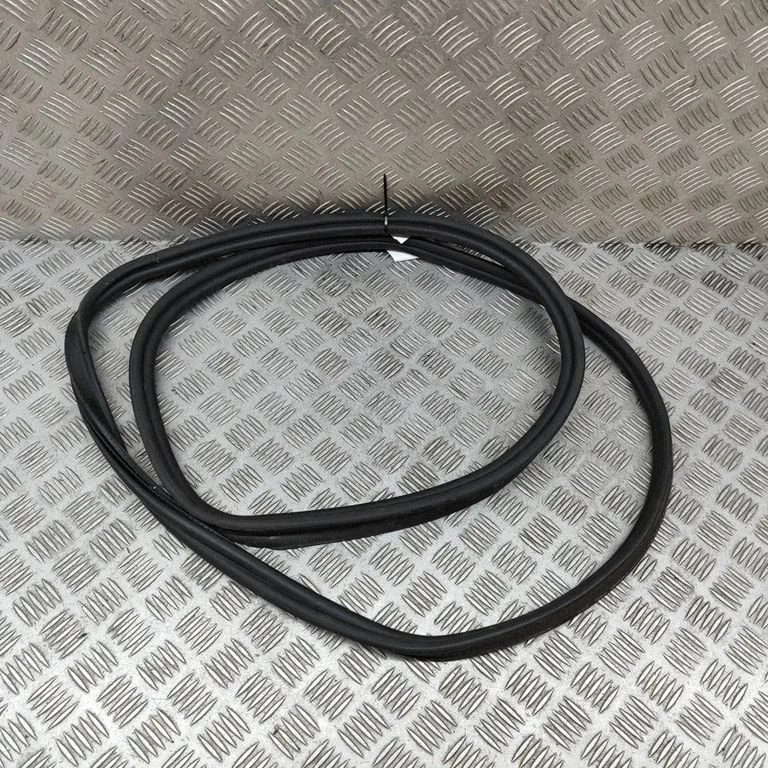 Loading door rubber seal (on body) 8W6827705B