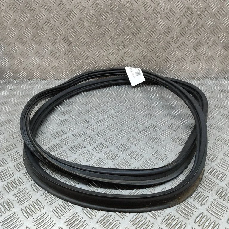 Loading door rubber seal (on body) 6788176020