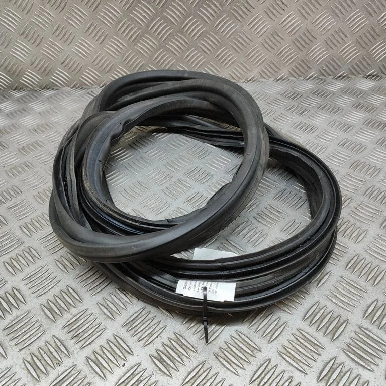 Laadimisukse tihend (kere pool) 81761CU000