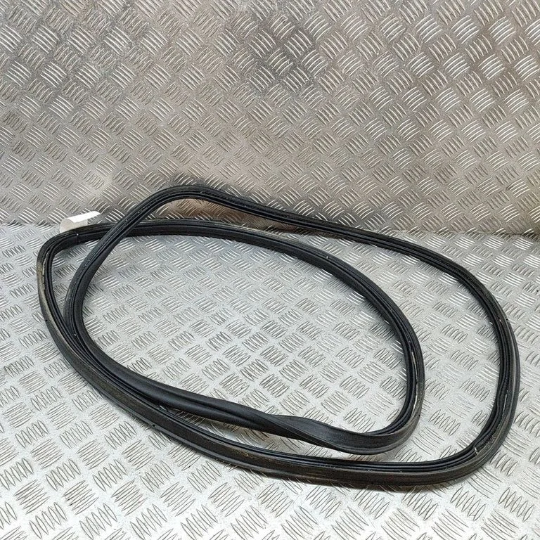 Loading door rubber seal (on body) 95B827705B