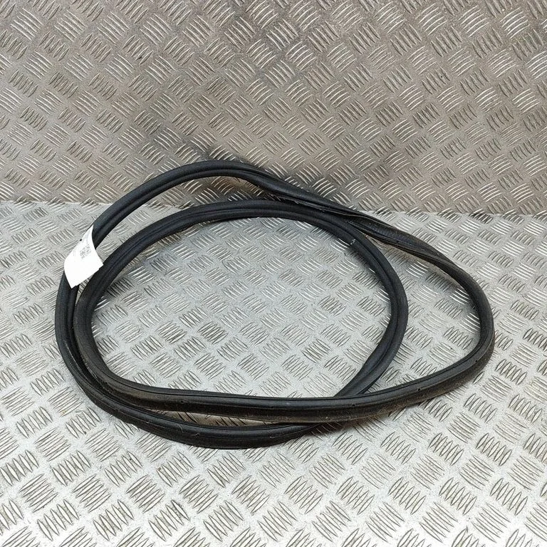Bagāžnieka blīvgumija (uz virsbūves) 3G5827705D